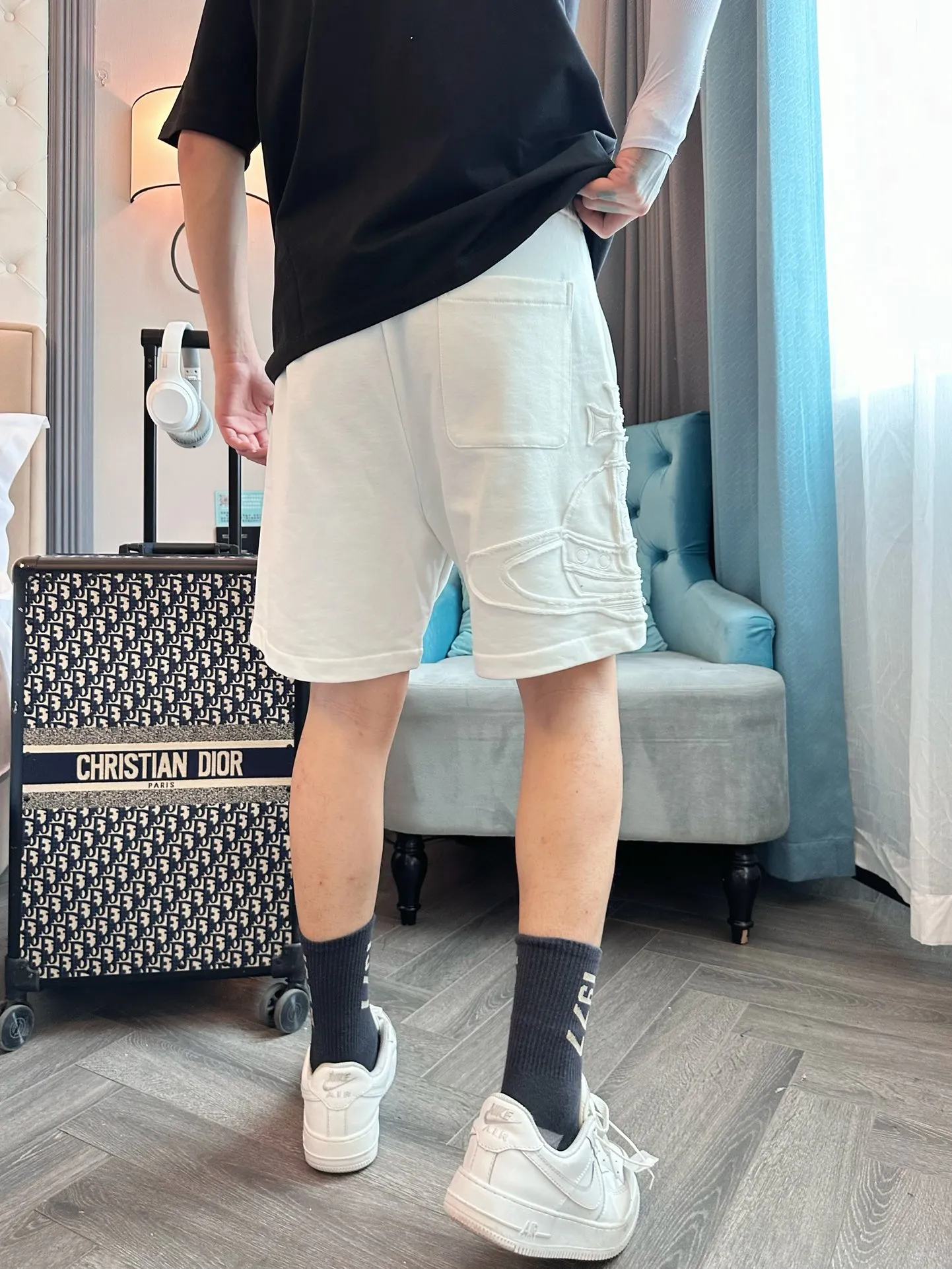 The Queen Mother's three-standard complete 2026 summer New Arrival men's casual shorts, advanced custom-made fabric Breathable fabric, Breathable elasticity and comfort, impeccable details, top-grade accessories, original logo design concept, delicate and soft feel! The upper body fit is awesome! Size: M-XXXL Please state your height and weight when ordering
